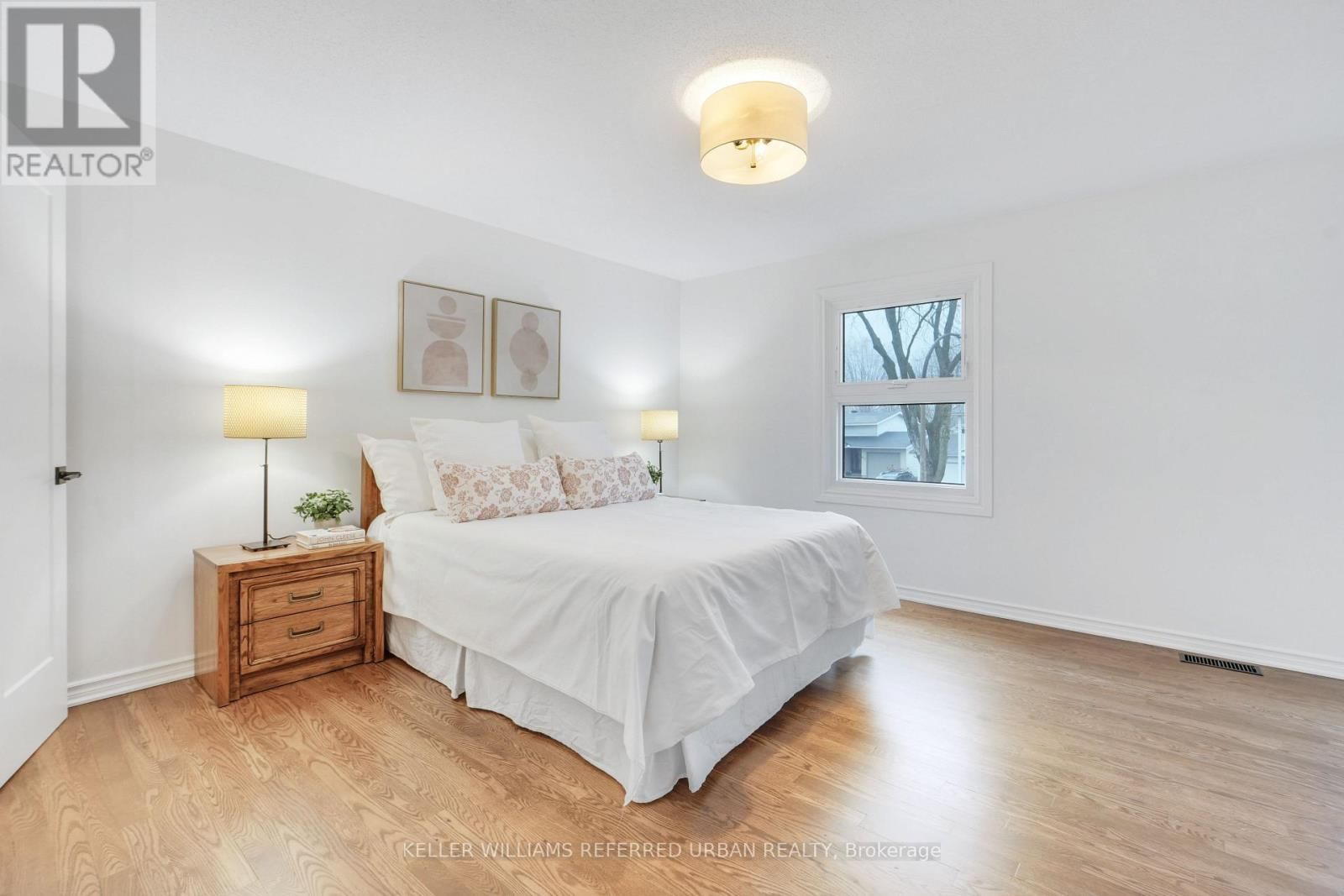 682 GLENHURST CRESCENT Image 16