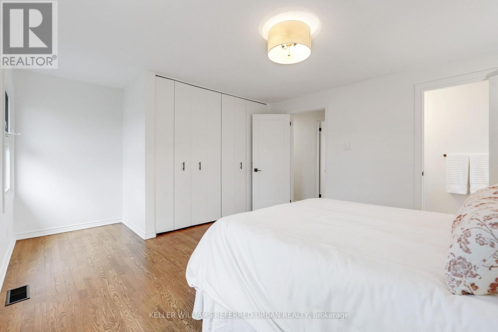 682 GLENHURST CRESCENT Image 17