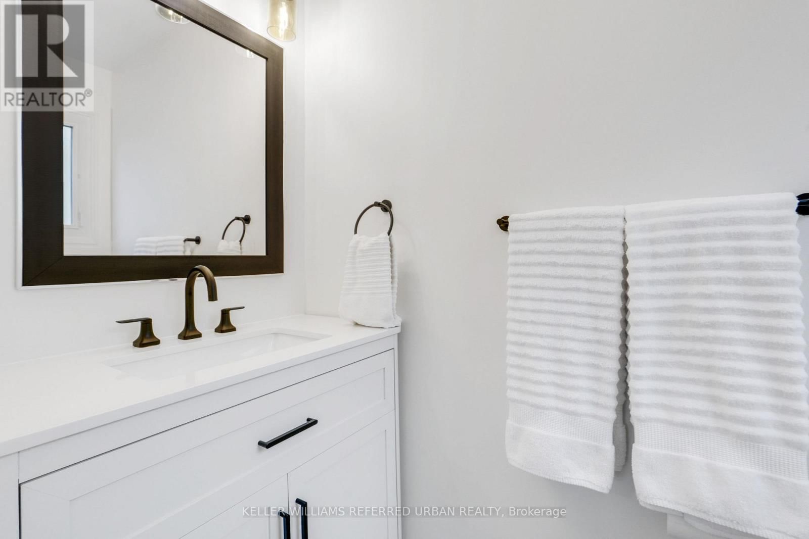 682 GLENHURST CRESCENT Image 18