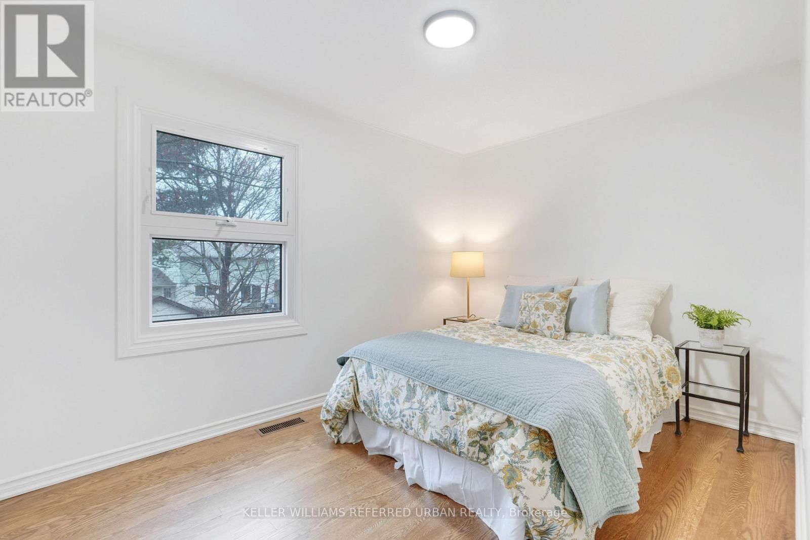 682 GLENHURST CRESCENT Image 21