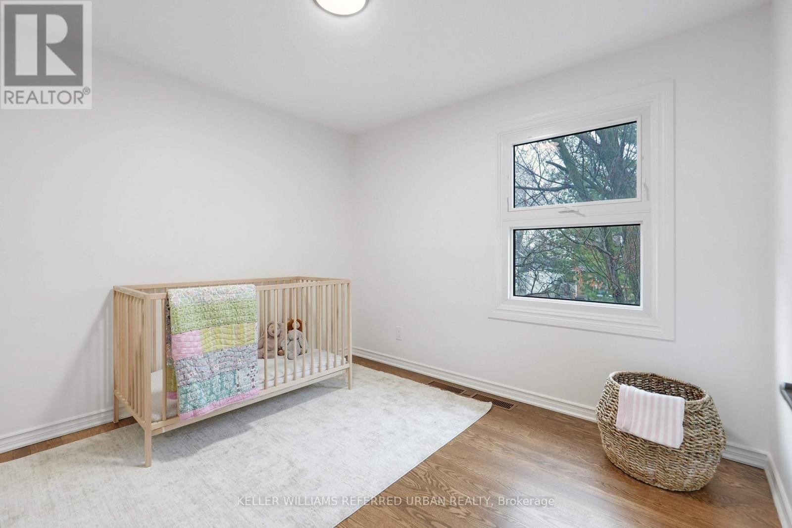 682 GLENHURST CRESCENT Image 23