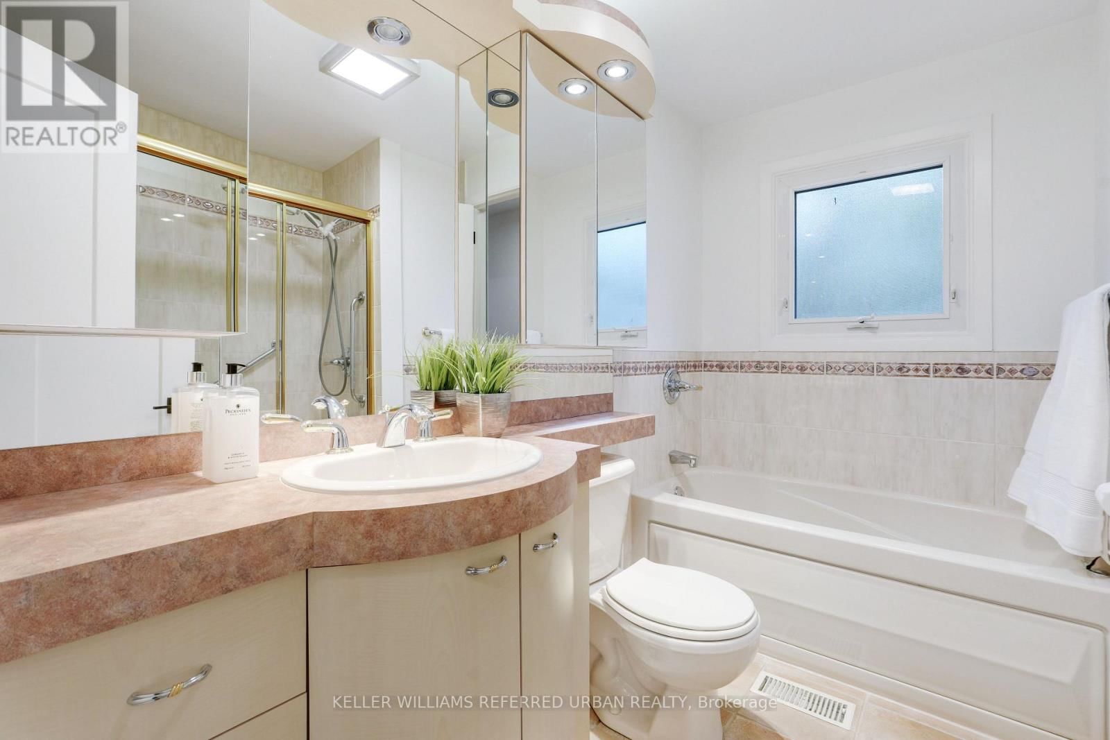 682 GLENHURST CRESCENT Image 24