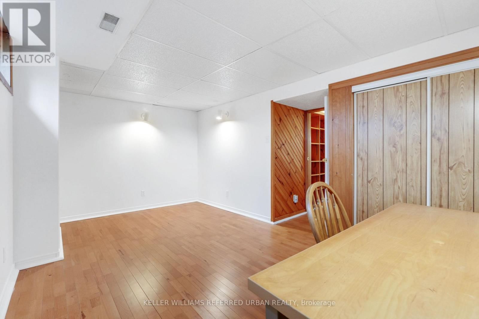 682 GLENHURST CRESCENT Image 28