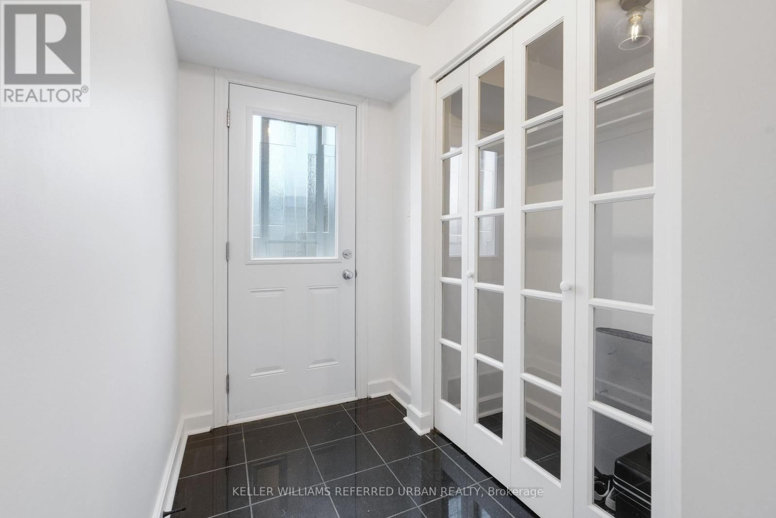 682 GLENHURST CRESCENT Image 3