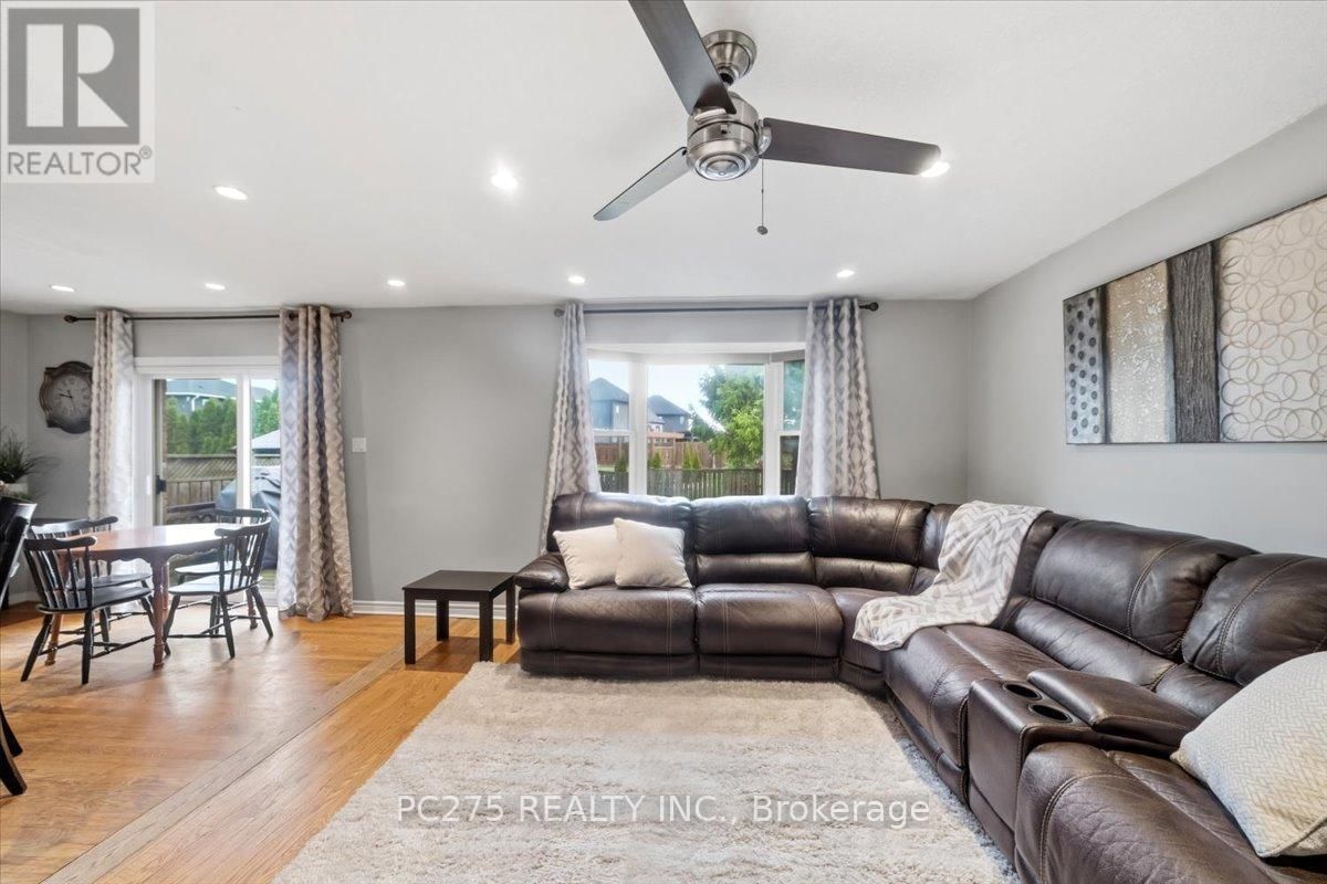 105 GIBSON CRESCENT Image 12