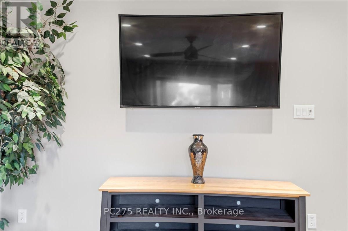 105 GIBSON CRESCENT Image 14