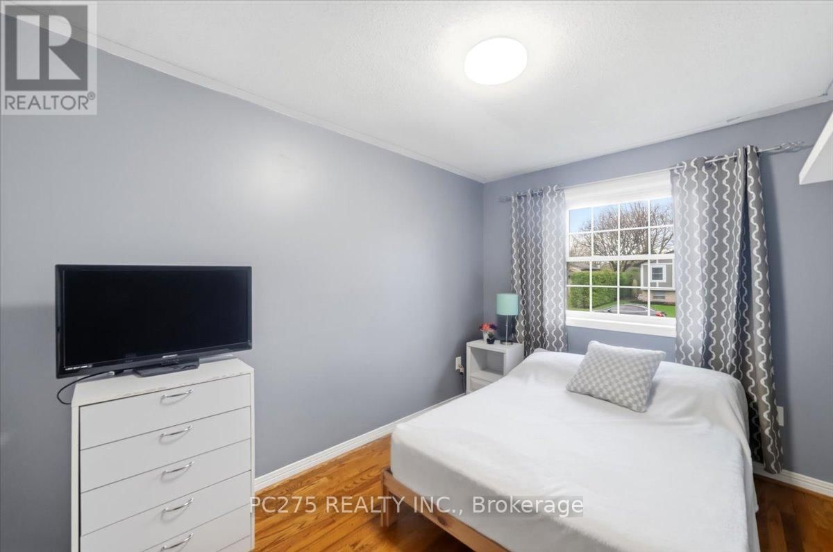 105 GIBSON CRESCENT Image 16