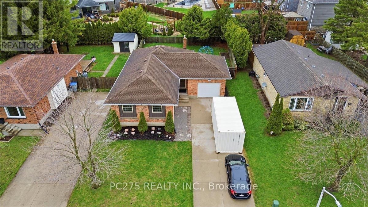 105 GIBSON CRESCENT Image 2