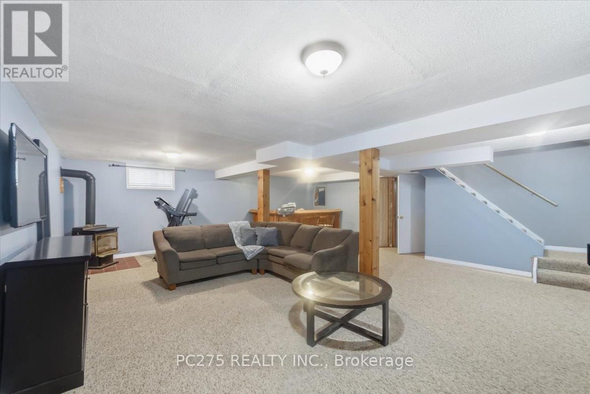 105 GIBSON CRESCENT Image 21