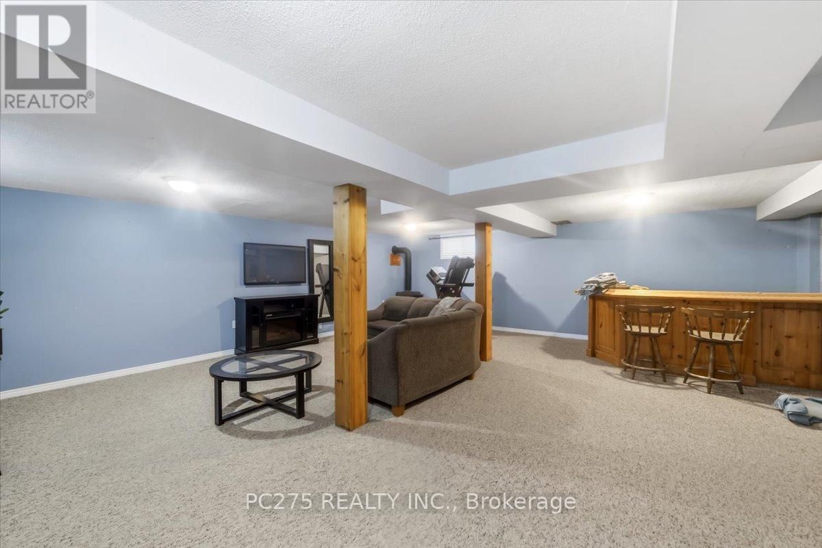 105 GIBSON CRESCENT Image 22