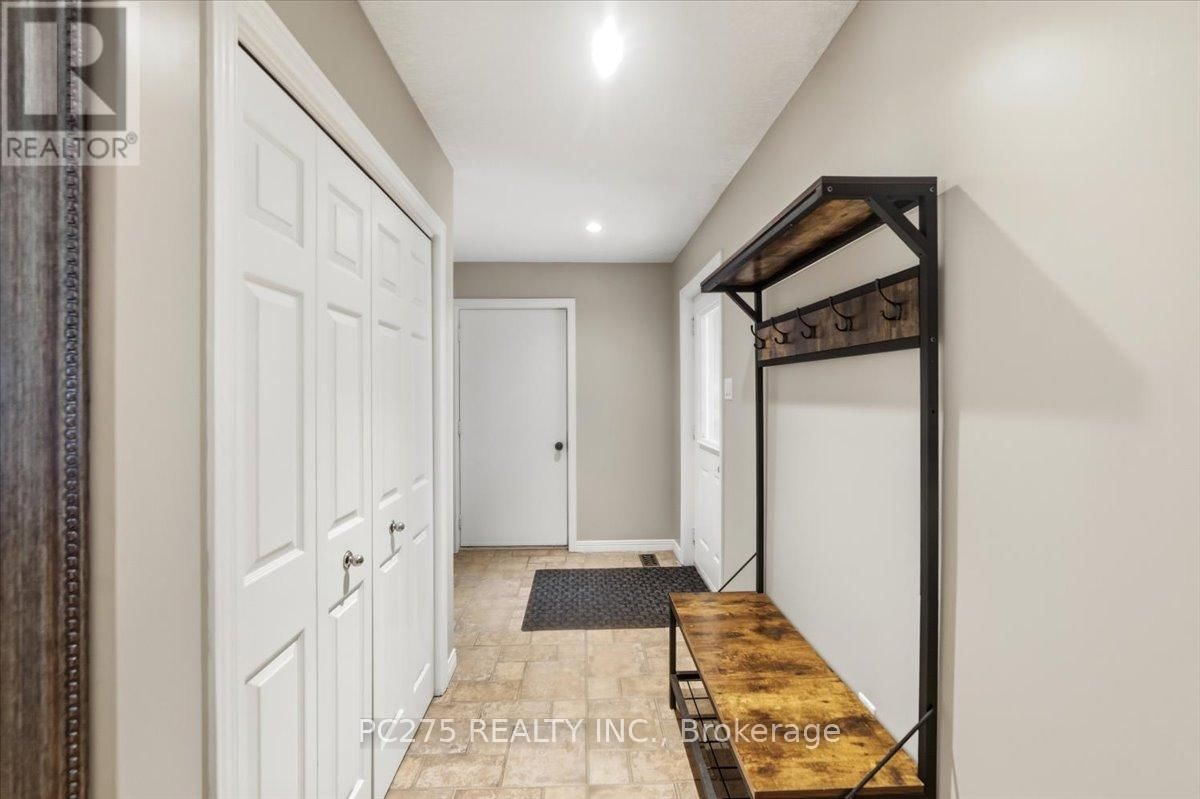 105 GIBSON CRESCENT Image 3