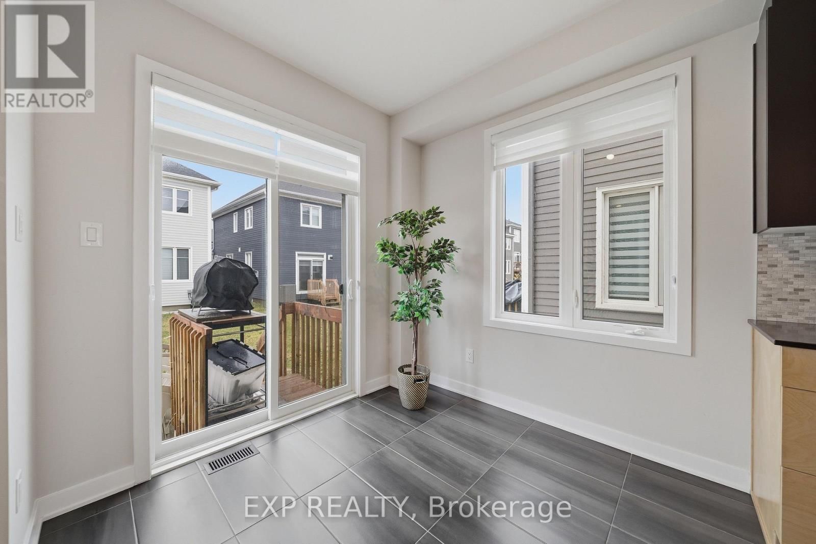 658 TERRIER CIRCLE Image 12