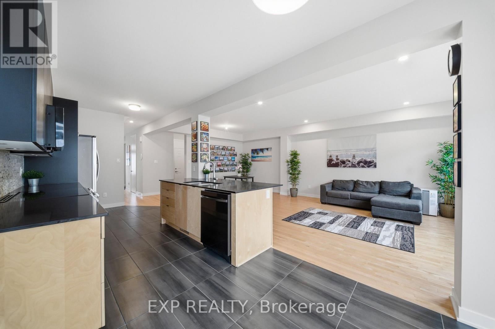 658 TERRIER CIRCLE Image 13