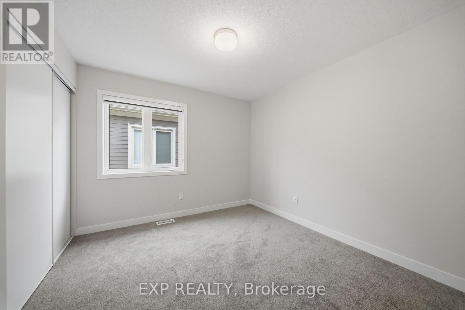 658 TERRIER CIRCLE Image 18