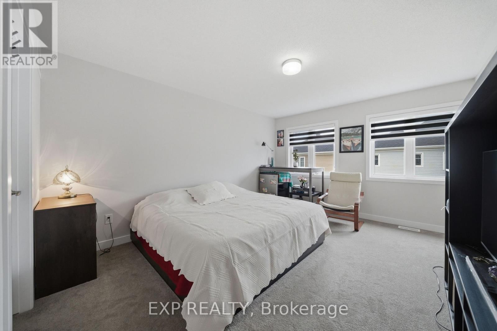 658 TERRIER CIRCLE Image 25