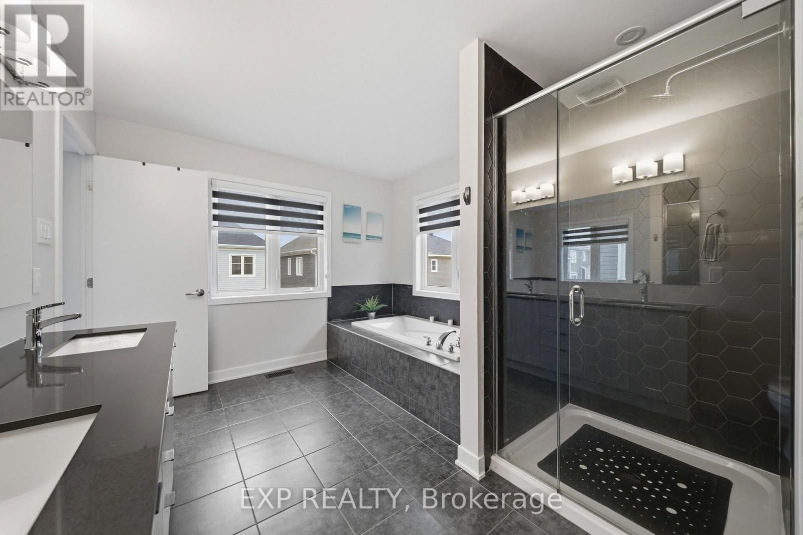 658 TERRIER CIRCLE Image 29