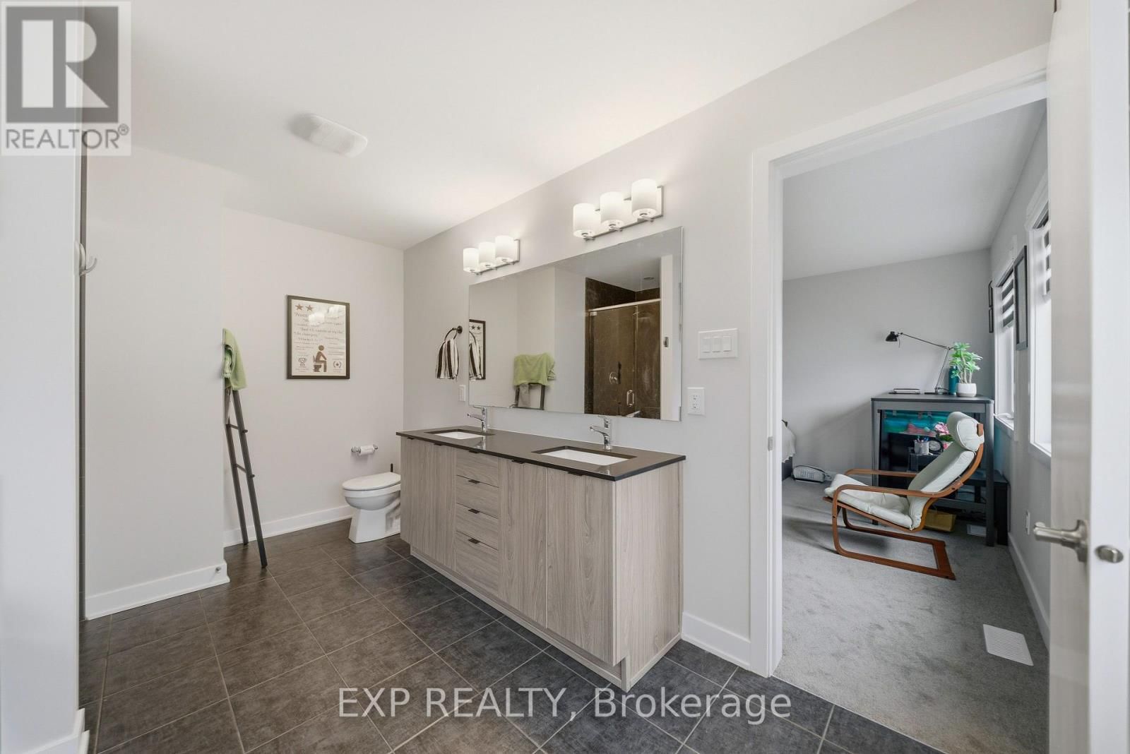 658 TERRIER CIRCLE Image 30