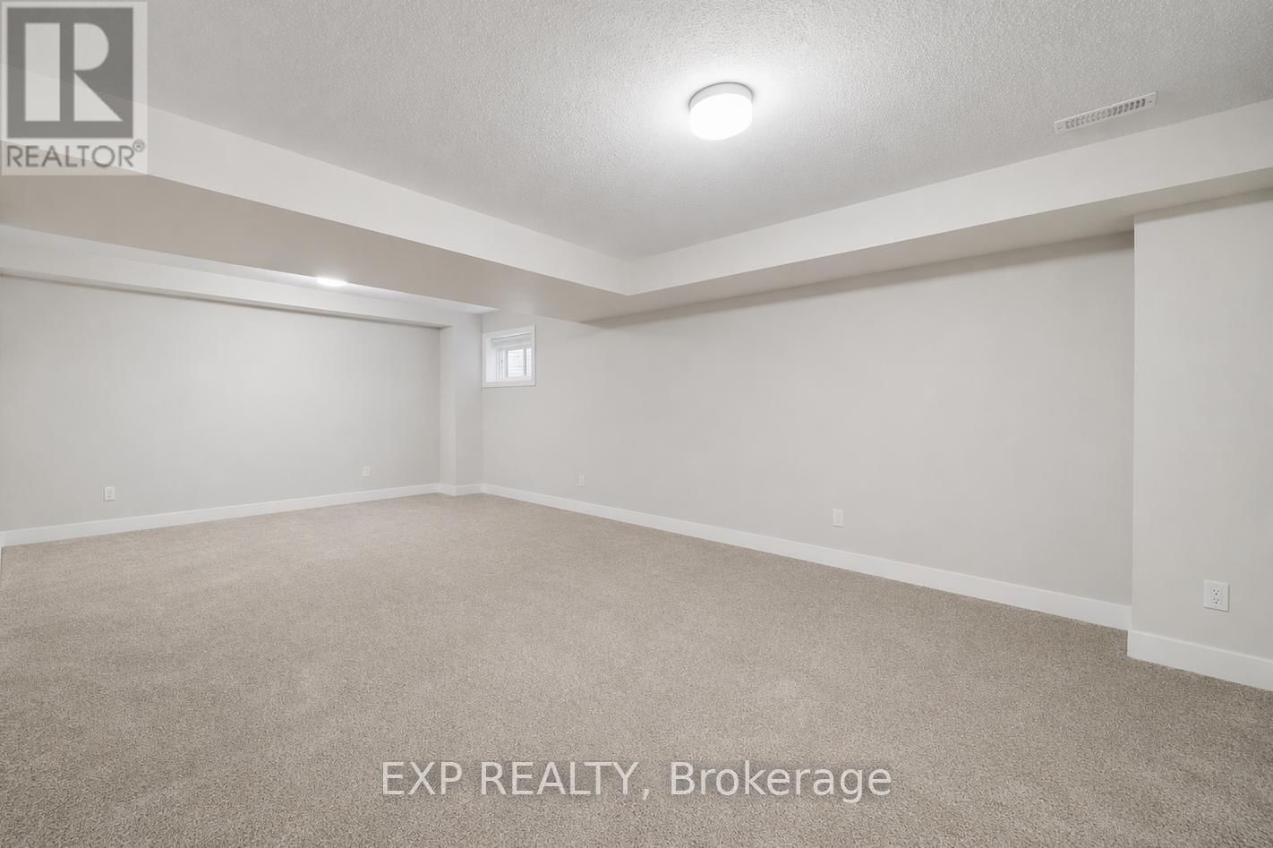 658 TERRIER CIRCLE Image 32