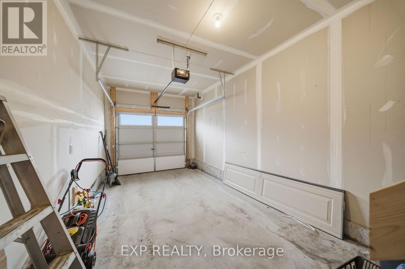 658 TERRIER CIRCLE Image 35