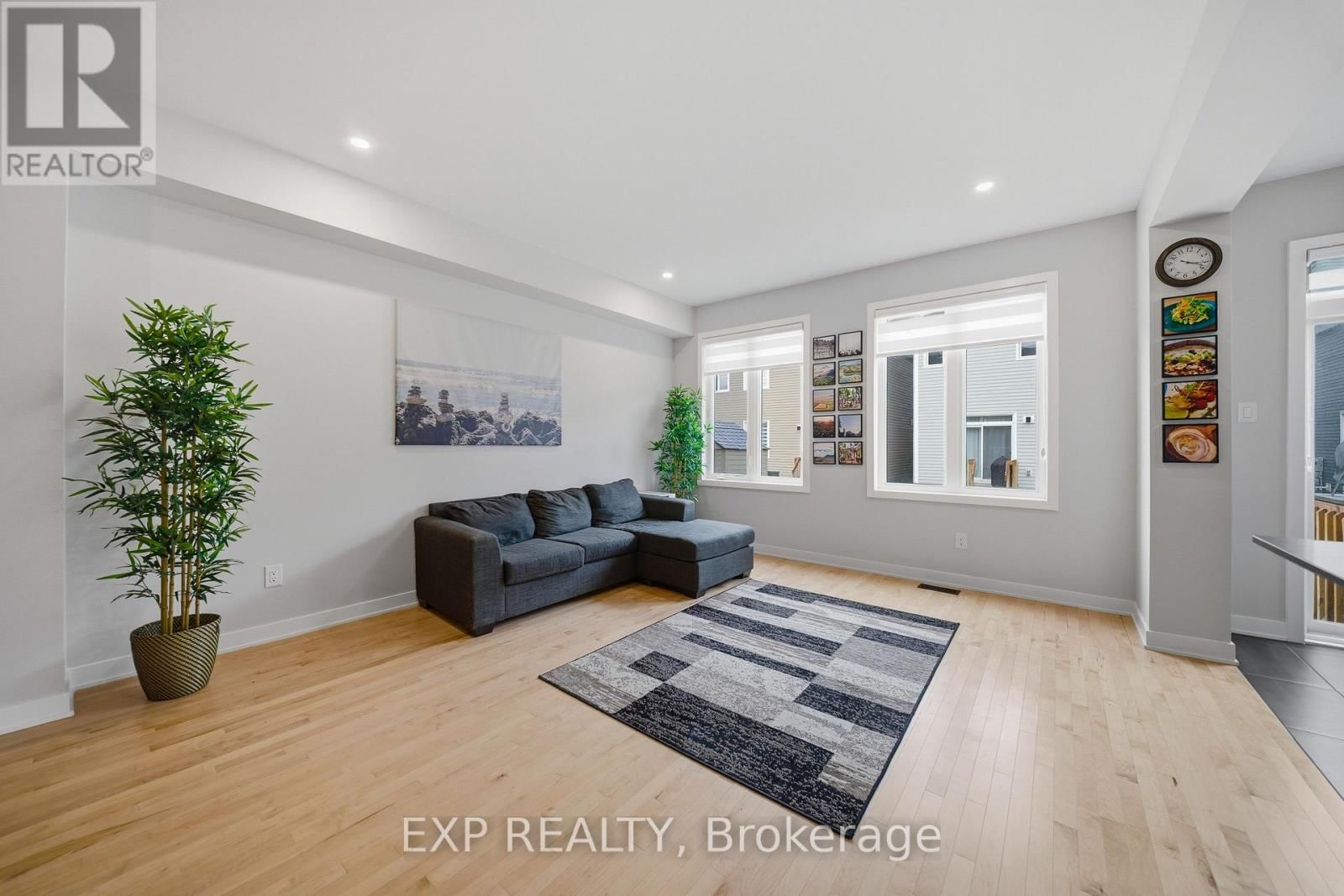 658 TERRIER CIRCLE Image 9