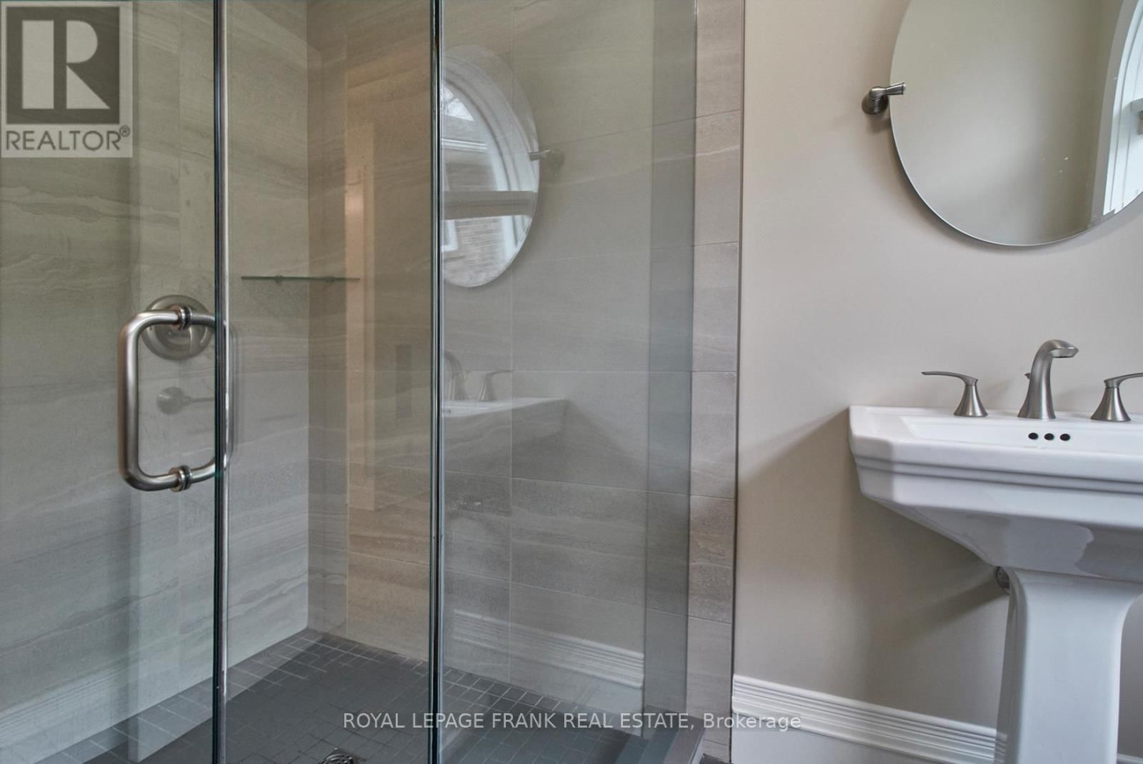 40 TREMAINE TERRACE Image 32