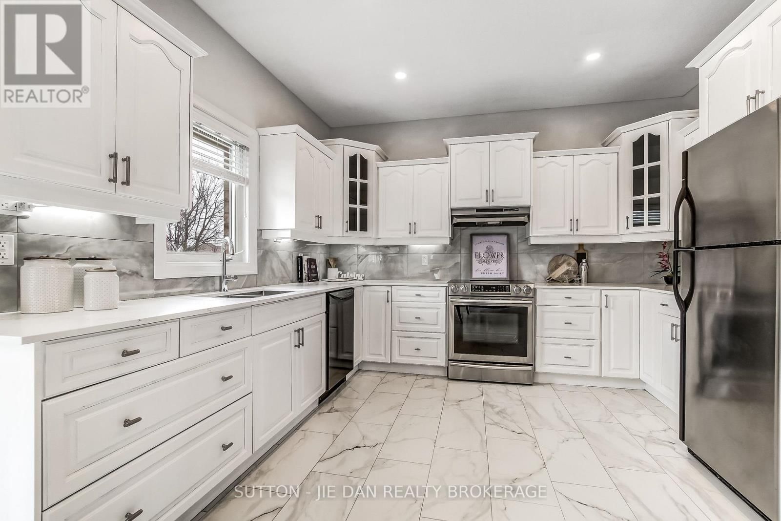 328 PLANE TREE DRIVE Image 10