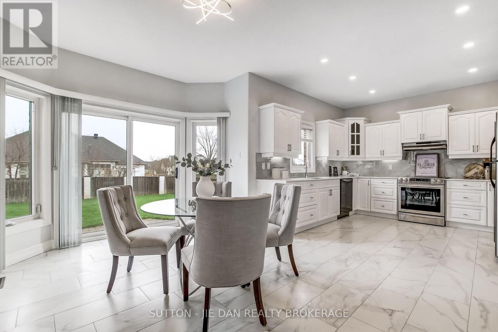 328 PLANE TREE DRIVE Image 11