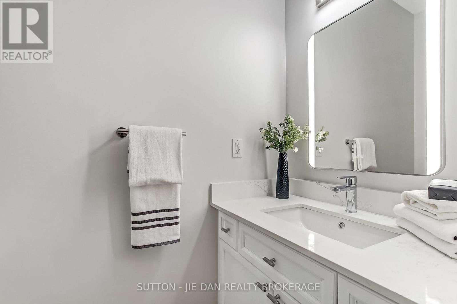 328 PLANE TREE DRIVE Image 13