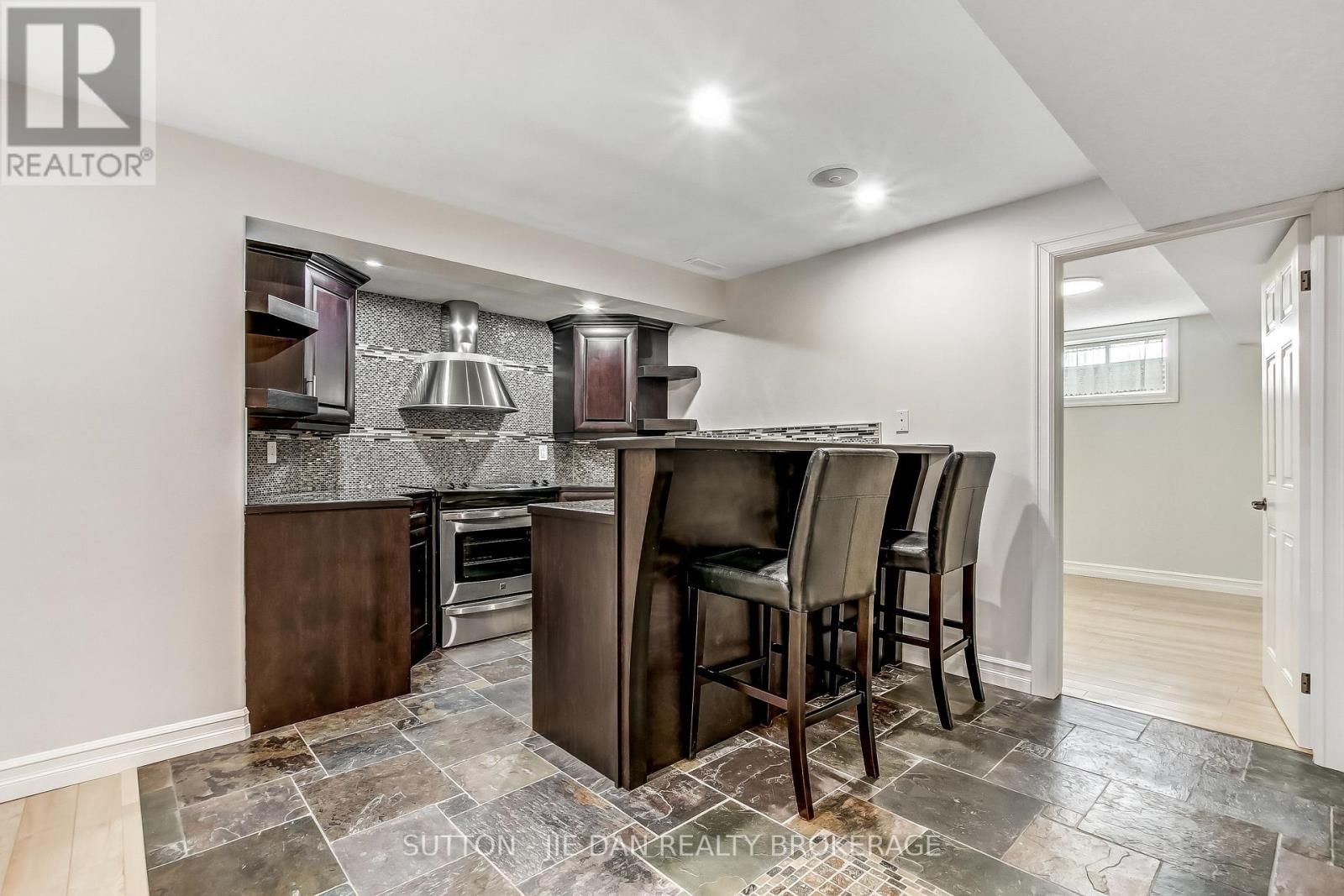 328 PLANE TREE DRIVE Image 23