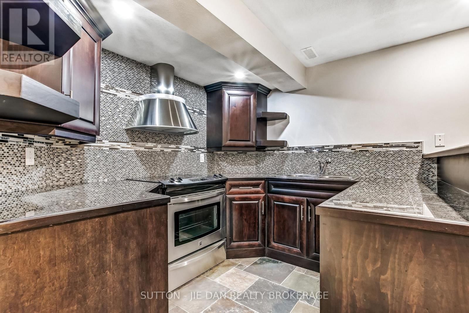 328 PLANE TREE DRIVE Image 24