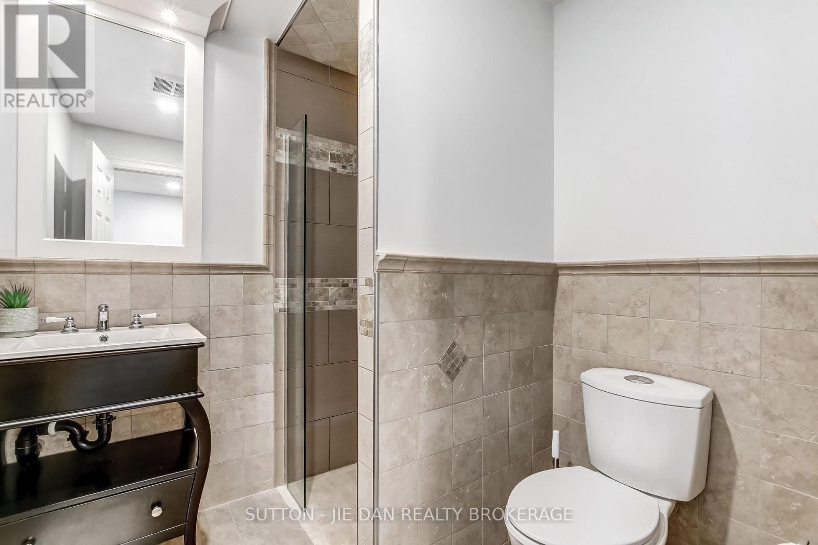 328 PLANE TREE DRIVE Image 25