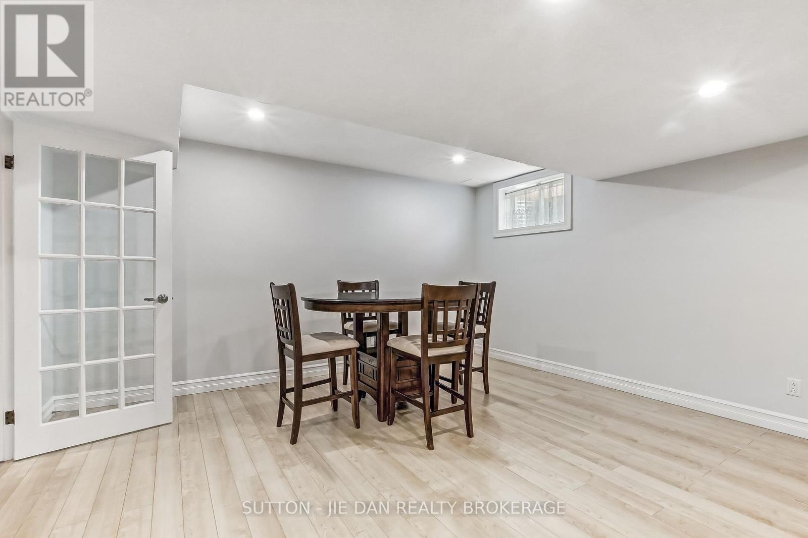 328 PLANE TREE DRIVE Image 27