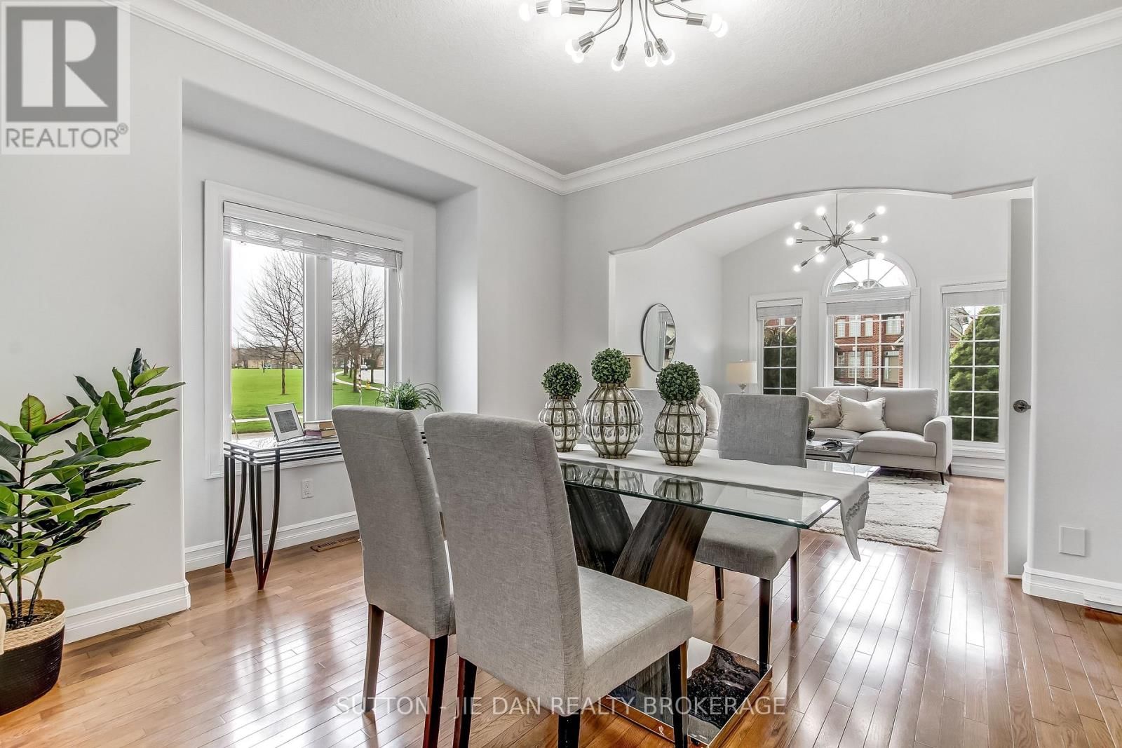 328 PLANE TREE DRIVE Image 4