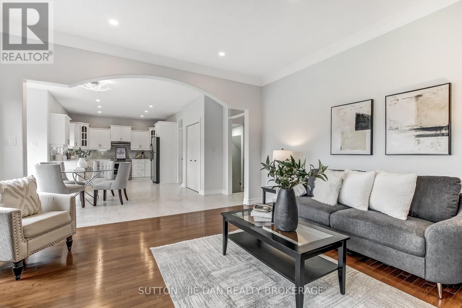 328 PLANE TREE DRIVE Image 8