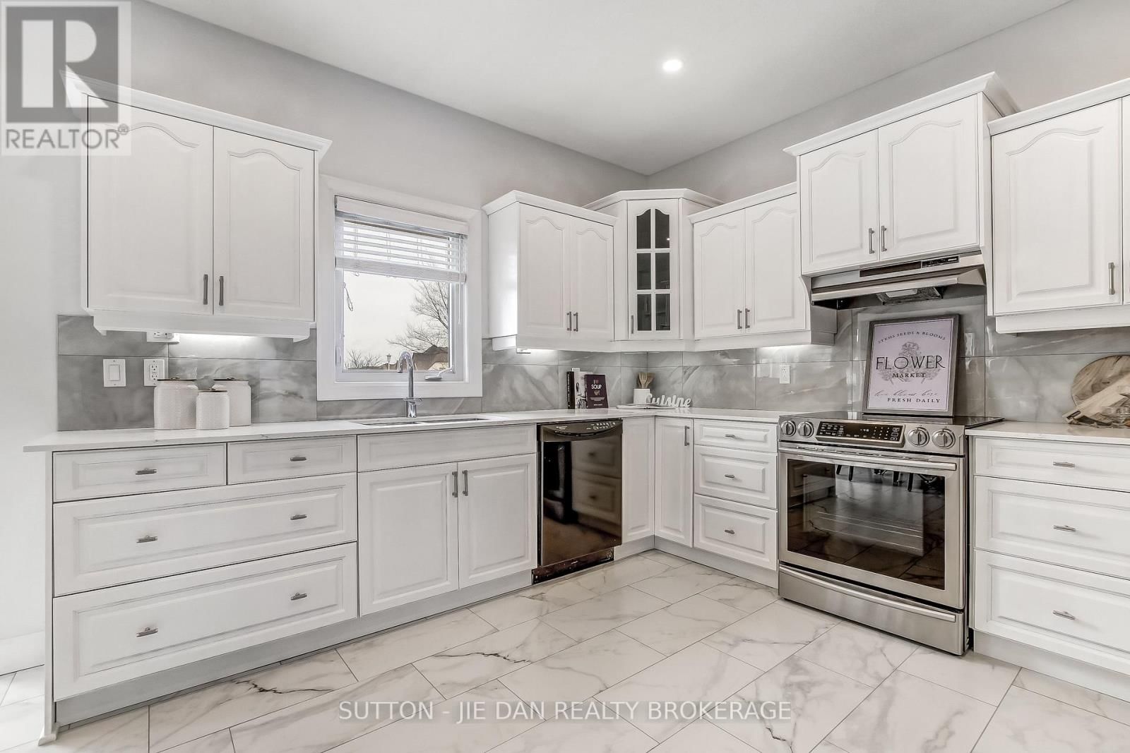 328 PLANE TREE DRIVE Image 9