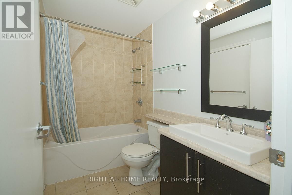 702 - 200 RIDEAU STREET Image 11