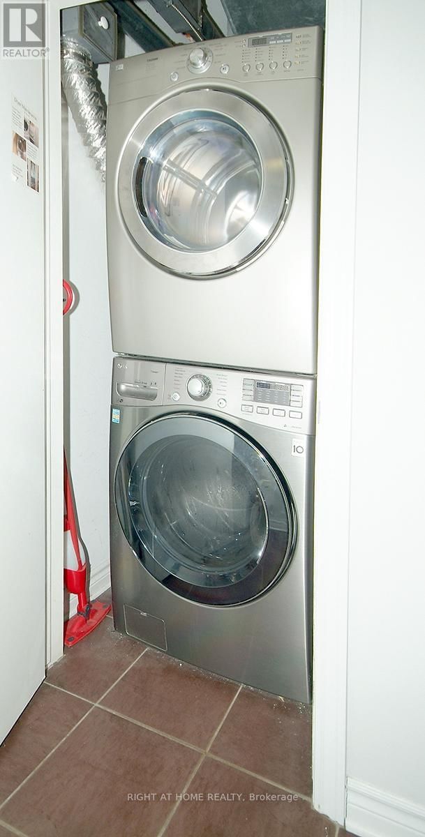 702 - 200 RIDEAU STREET Image 12