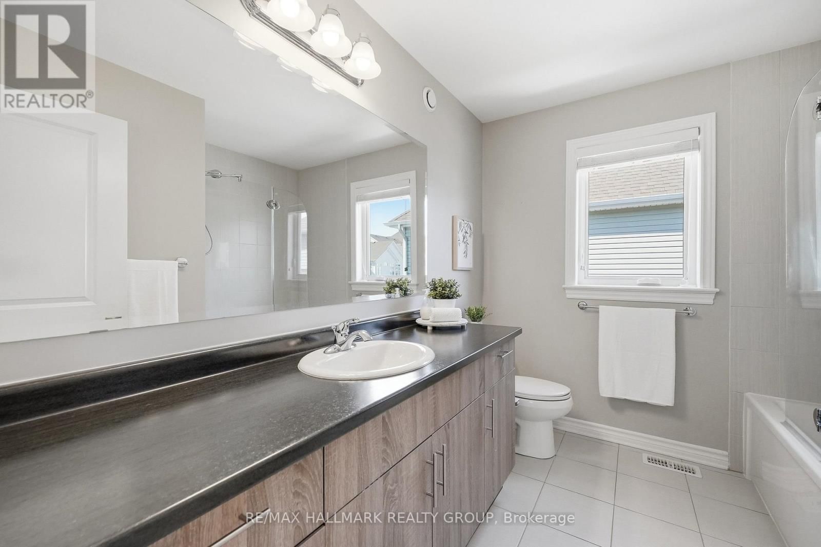 570 BAIE DES CASTORS STREET Image 22