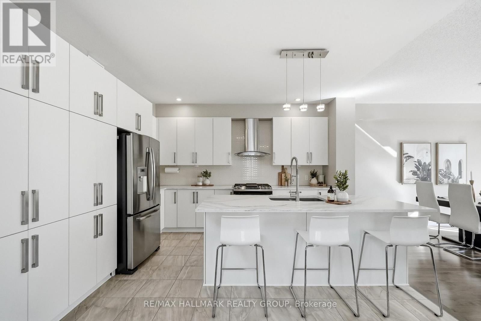 570 BAIE DES CASTORS STREET Image 4