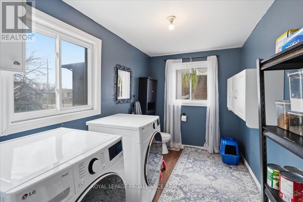 209 DUNDAS STREET EAST Image 10