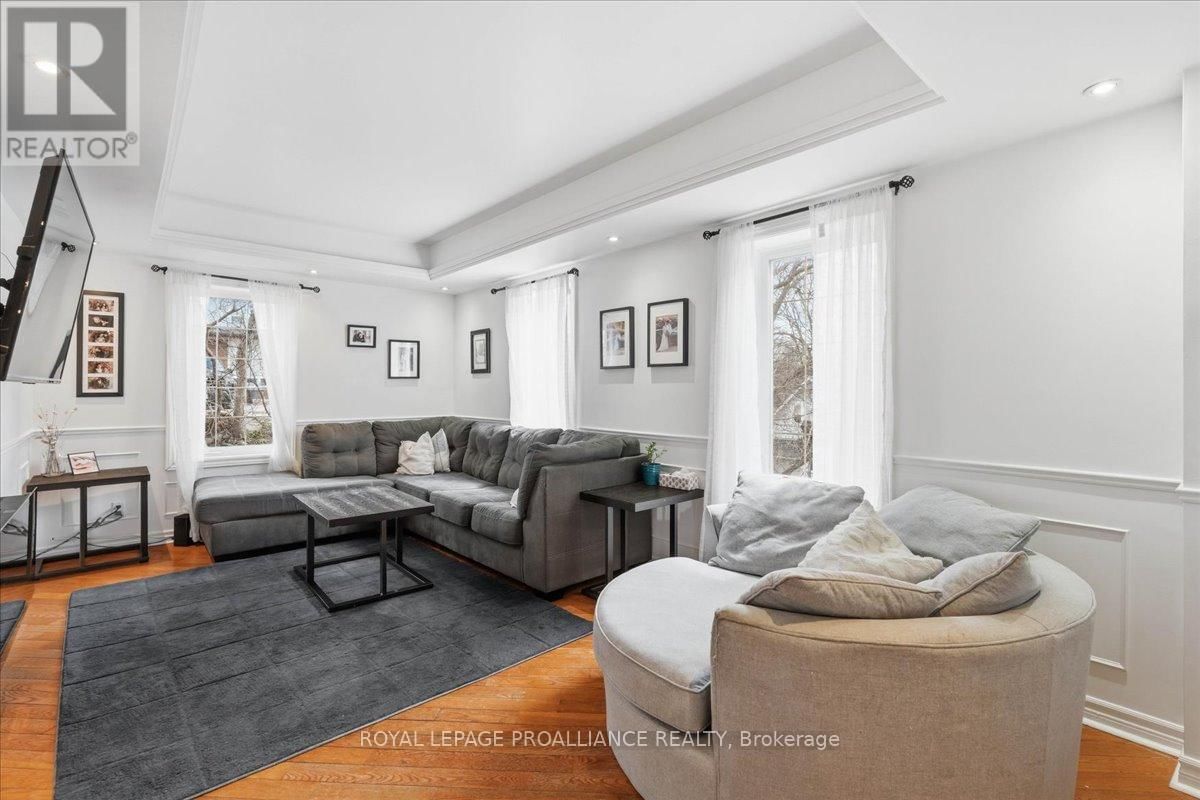 209 DUNDAS STREET EAST Image 11