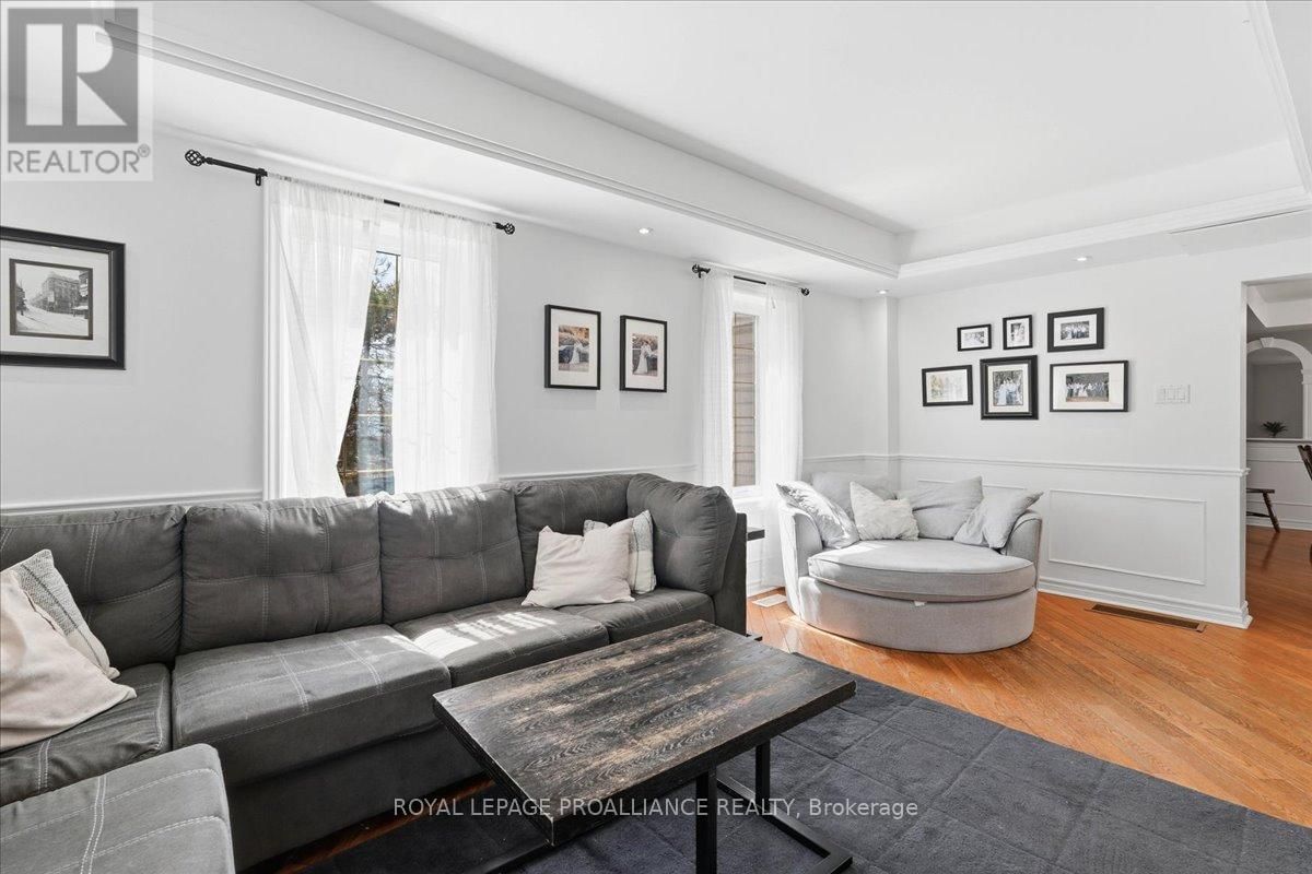 209 DUNDAS STREET EAST Image 13