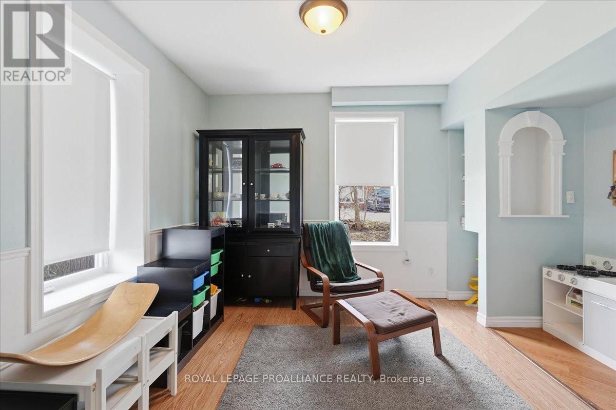 209 DUNDAS STREET EAST Image 14