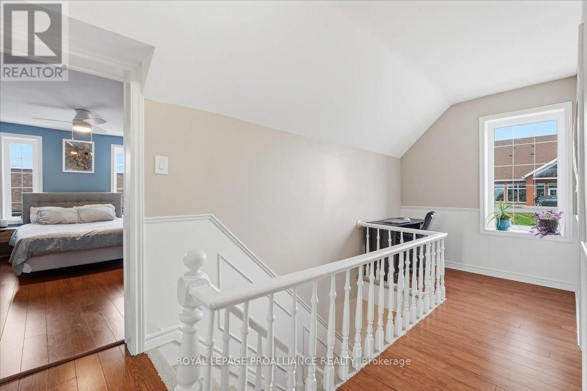 209 DUNDAS STREET EAST Image 17