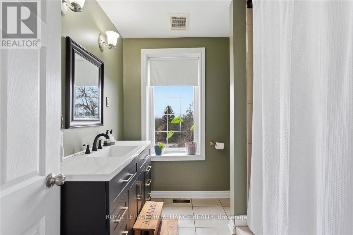 209 DUNDAS STREET EAST Image 18