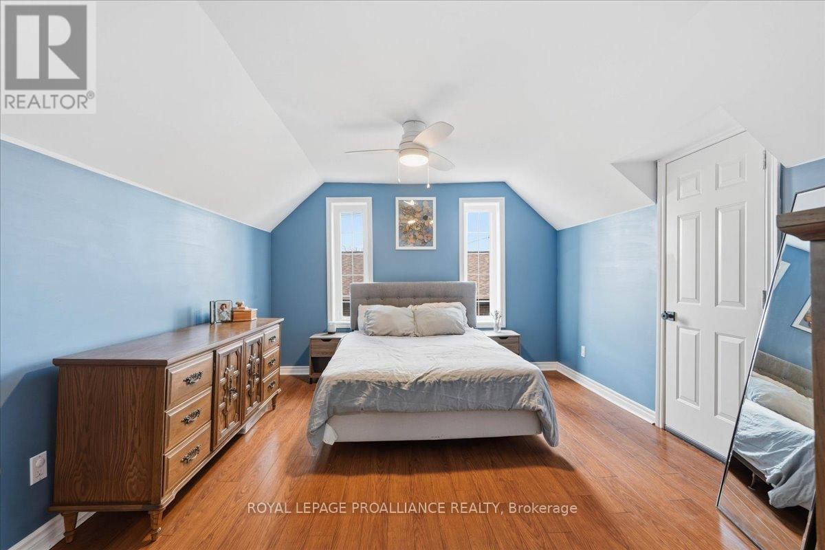 209 DUNDAS STREET EAST Image 19