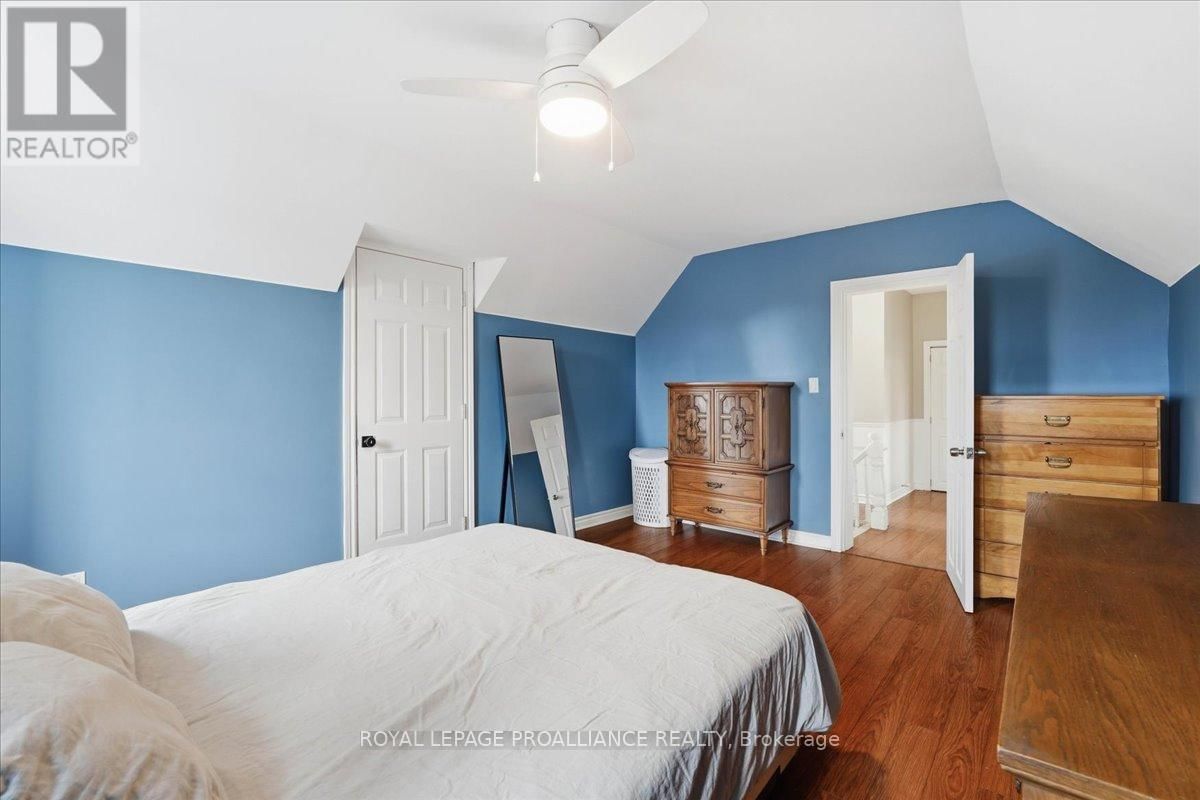 209 DUNDAS STREET EAST Image 20