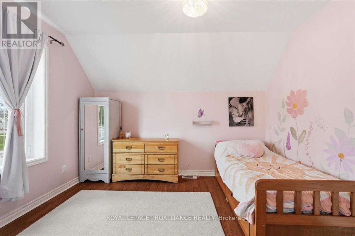 209 DUNDAS STREET EAST Image 22