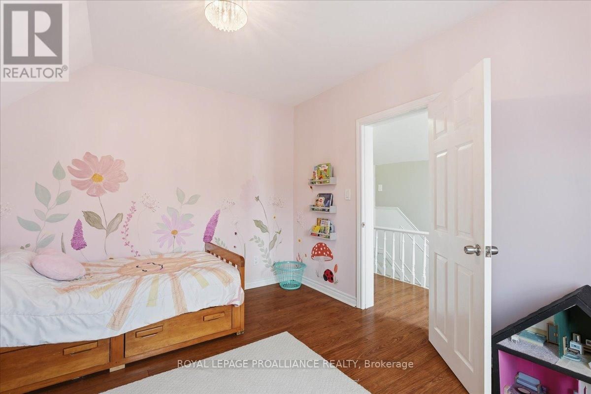 209 DUNDAS STREET EAST Image 23