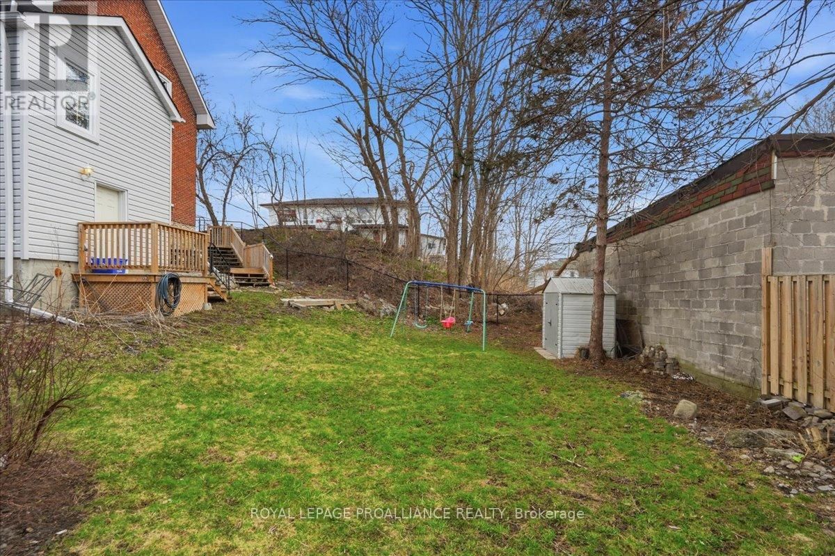 209 DUNDAS STREET EAST Image 24